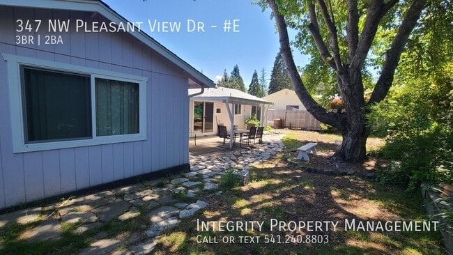 Building Photo - 347 NW Pleasant View Dr