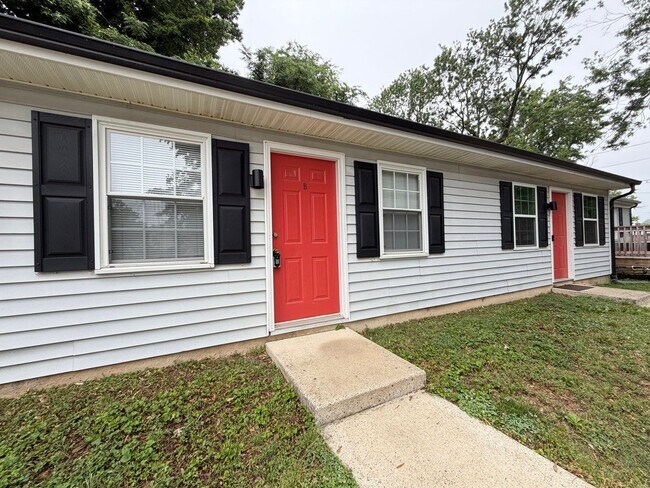 Building Photo - 221 Quintas Ave