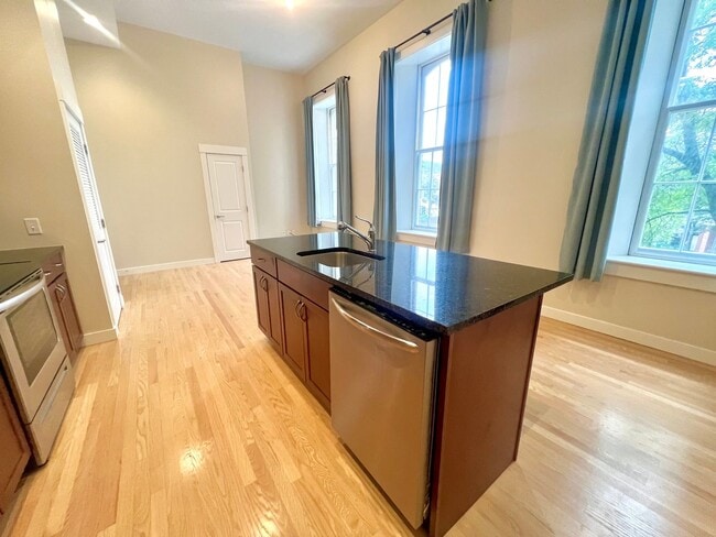 Building Photo - Putnam Block Hotel - One Bedroom Apartment...