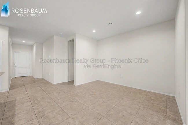 Building Photo - 2431 S 46th St
