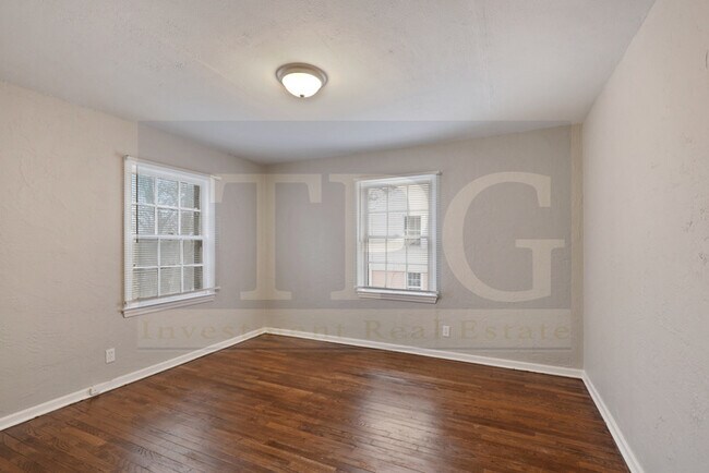 Building Photo - Newly Renovated, Pet Friendly Home in KCMO!