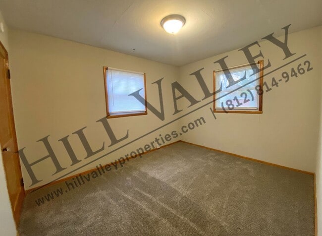 Building Photo - Two bedroom ranch - South