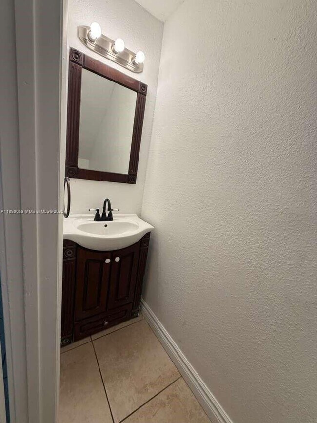 Building Photo - 2660 W 76th St