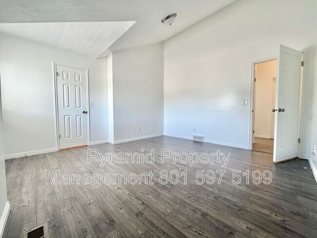 Building Photo - 1099 Shepard Ln
