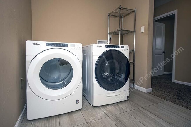 Building Photo - 13105 Skyview Ave NE