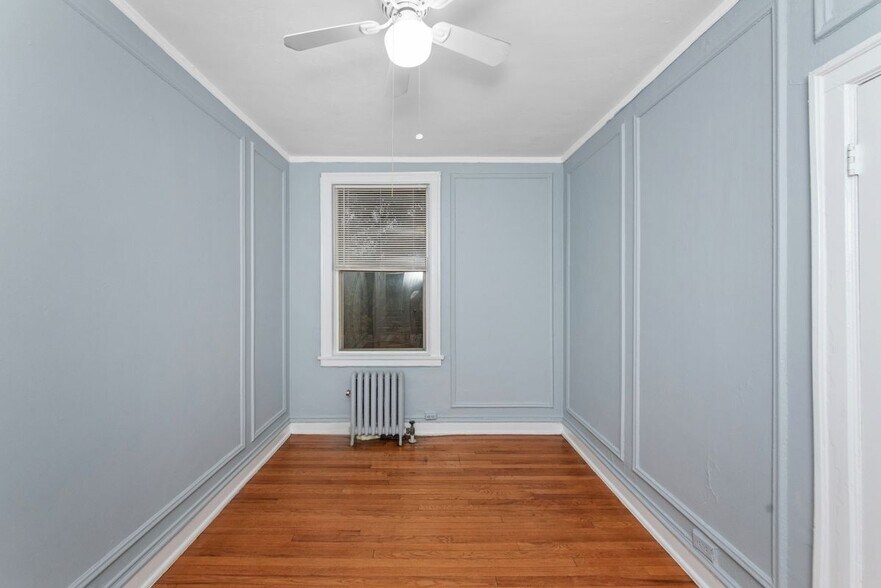 Building Photo - 1361 W Estes Ave