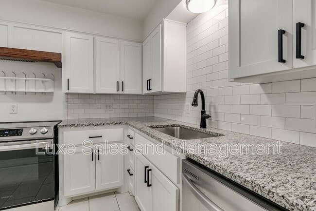 Building Photo - 3516 Mt Pleasant Dr
