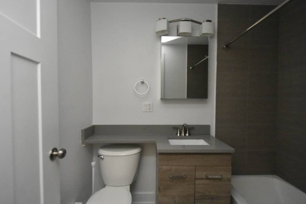 Building Photo - 809 Elm St