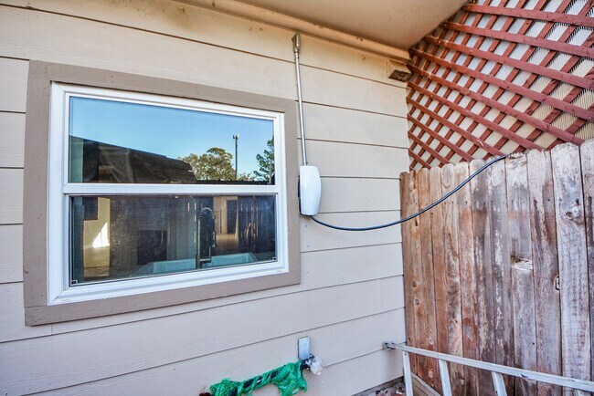 Building Photo - 840 Threadneedle St