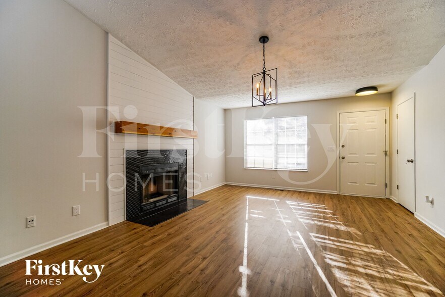Building Photo - 2333 Hunterstown Dr