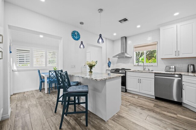 Building Photo - 1300 SW 17th St