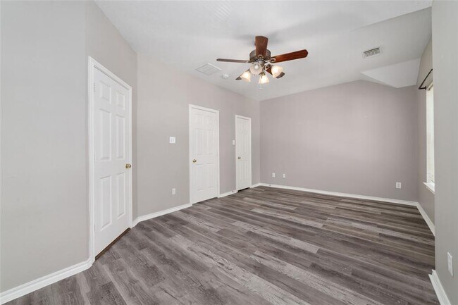 Building Photo - 202 S Walden Elms Cir