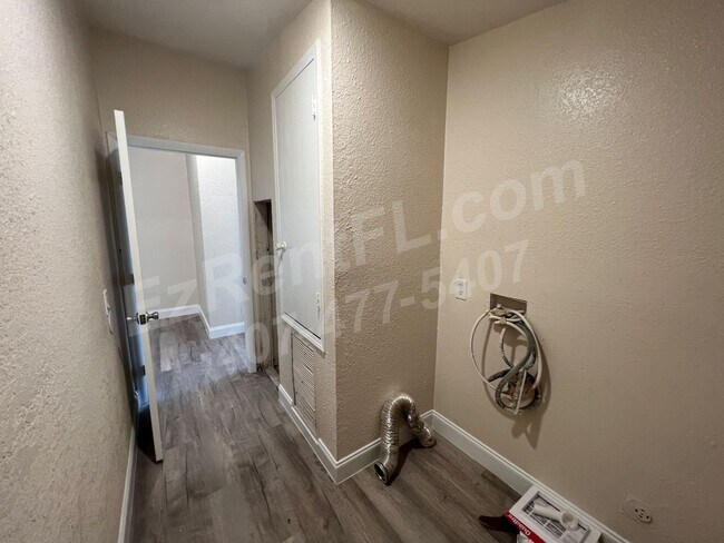 Building Photo - Newly renovated 4-bedroom, 2-bathroom home...