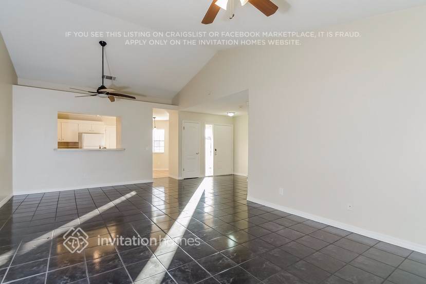 Building Photo - 203 N Lake Ct