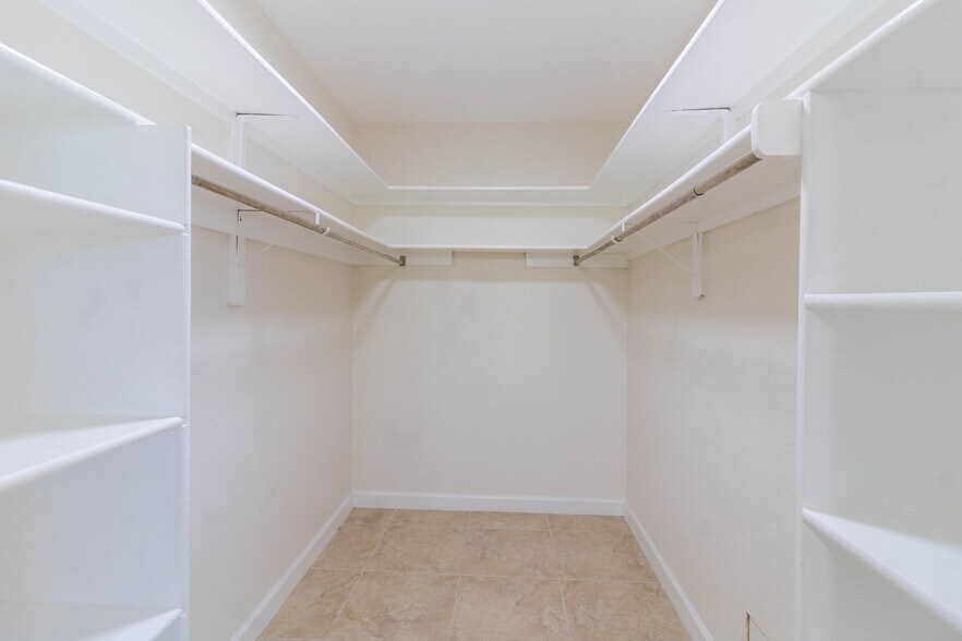 Building Photo - 1036 N Cypress Point Dr
