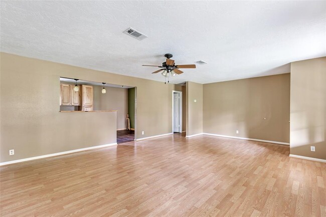 Building Photo - 27311 Kingport Dr