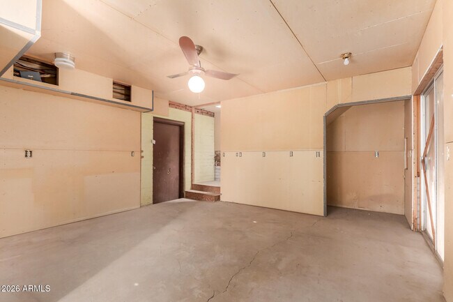 Building Photo - 1125 E 11th St