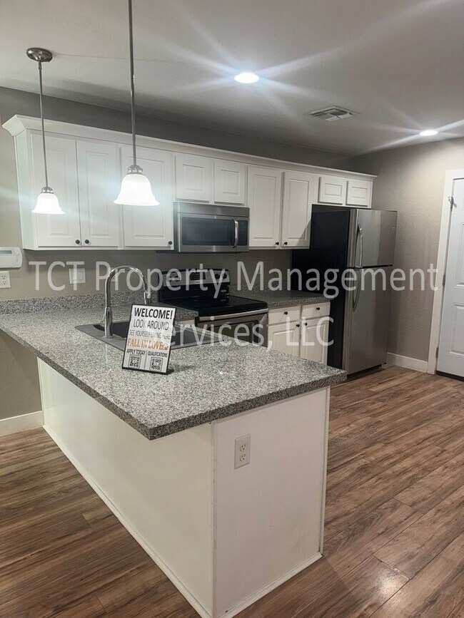 Building Photo - Newly Renovated Home With NO HOA on Large Lot