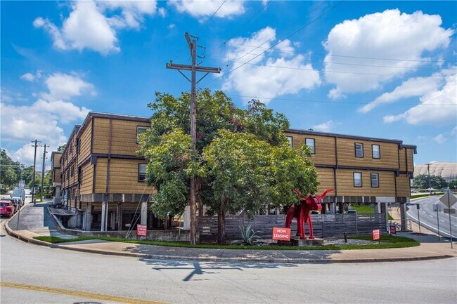 Building Photo - 2901 Swisher St