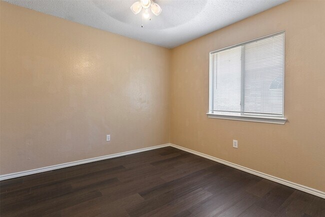 Building Photo - 7605 Bryce Canyon Dr W