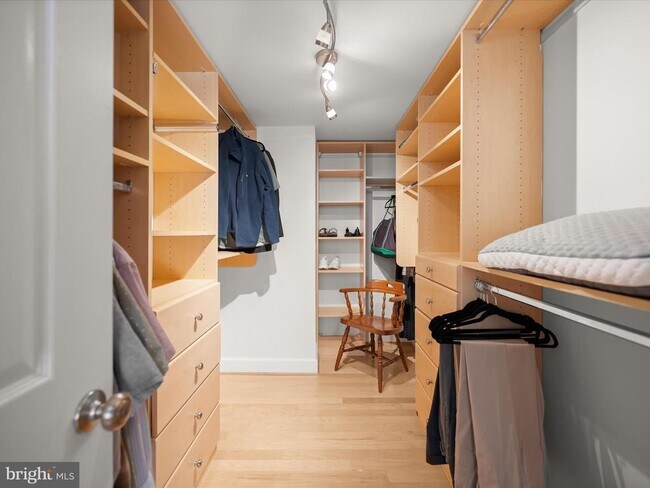 Building Photo - 1205 N Garfield St