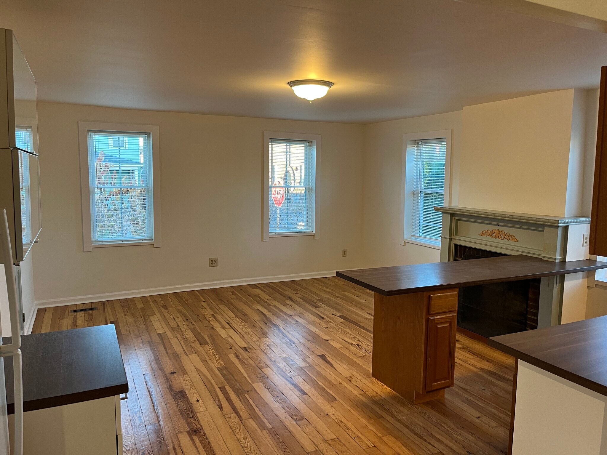 Building Photo - 15 Locust St