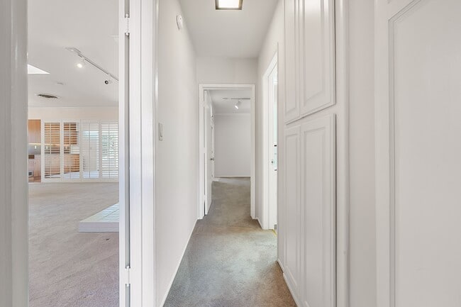 Building Photo - 4020 Vía Picaposte