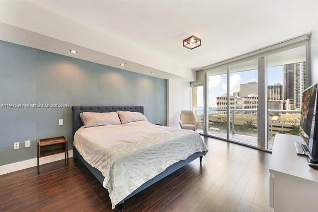 Building Photo - Icon Brickell