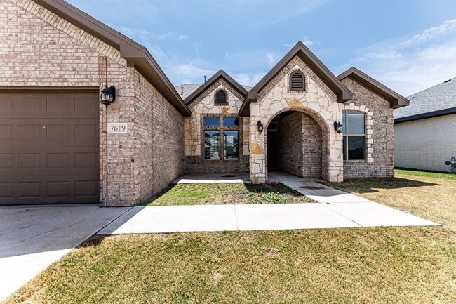 Building Photo - Spacious 4 Bed Home Near Frenship Schools | Modern Build | 2022 Construction