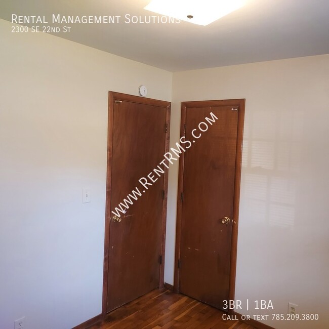 Building Photo - 2300 SE 22nd St