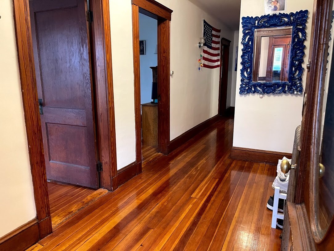 Building Photo - 2 Hillside St