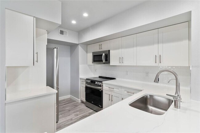 Building Photo - 1185 Villagio Cir