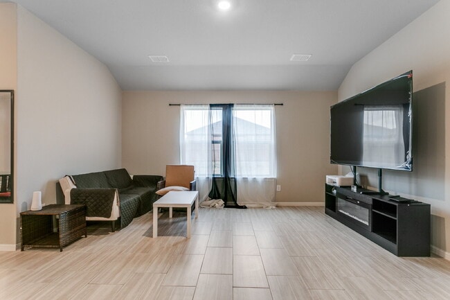 Building Photo - Stylish 4-Bedroom Home in Justin