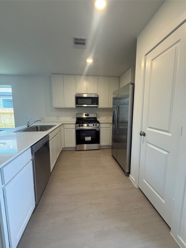 Building Photo - 1646 Golden Iris Dr