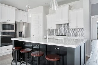 Building Photo - 30142 Gold Finch Pl