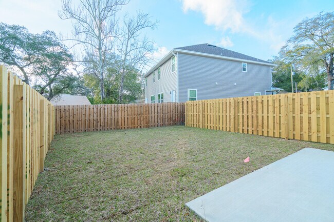 Building Photo - 317 Allen St