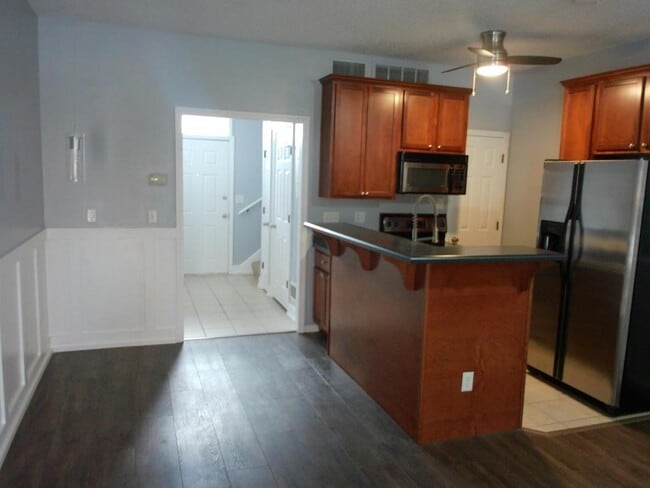 Building Photo - 909 W 41st Pl