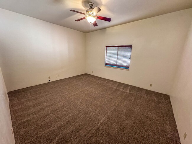 Building Photo - Single Story Foothills Home with Brand New Carpet in all Bedrooms!