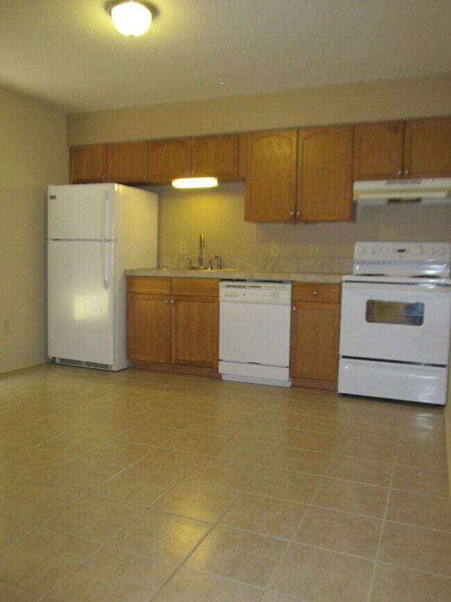 Building Photo - 401-403 W 6th Ave