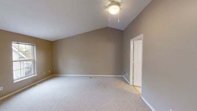 Building Photo - 834 S Main St