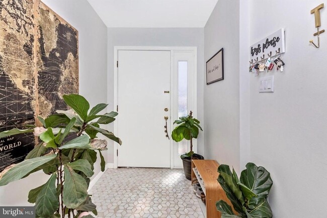 Building Photo - 703 Mountainview Dr