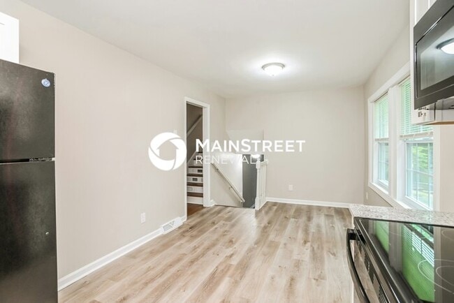 Building Photo - 4 Bedroom Pet-Friendly Home in Charlotte, NC with Main Street Renewal