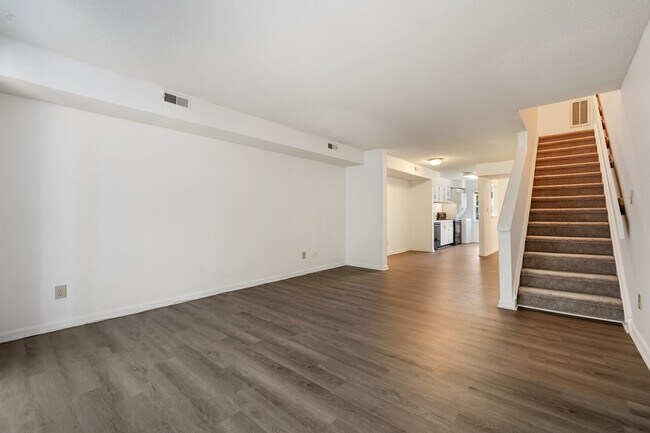 Building Photo - Updated 2BR/2.5BA in Fantastic Chapel Hill Location! Convenient to I-40!