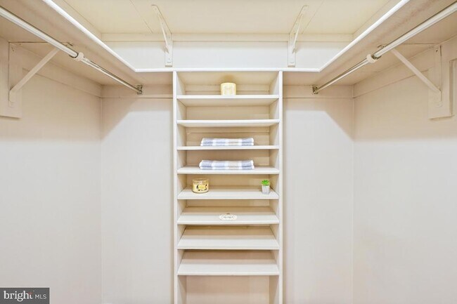 Building Photo - 15101 Interlachen Dr