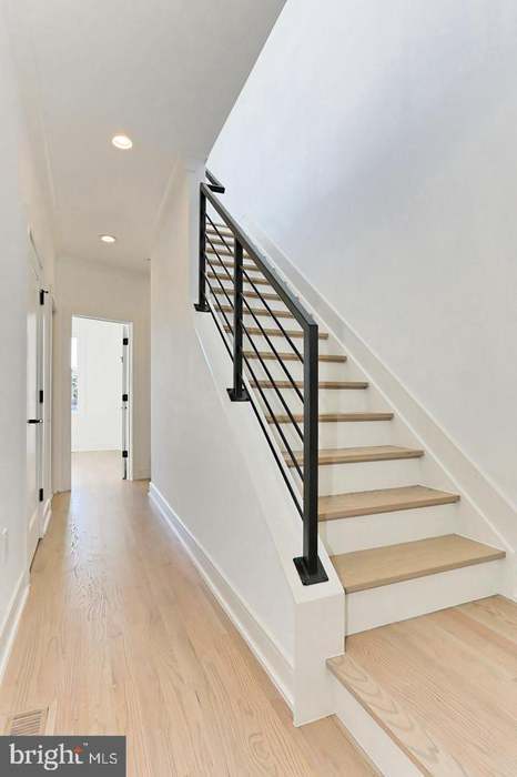 Building Photo - 1313 Orren St NE