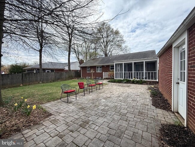 Building Photo - 9709 Saxony Rd