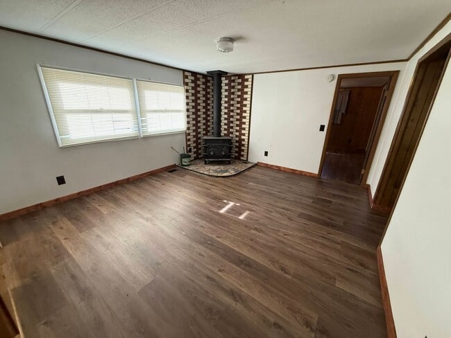 Building Photo - 4 Bed 2 Bath Home with 2 Car Garage, Large Private Fenced Yard. Lander, WY