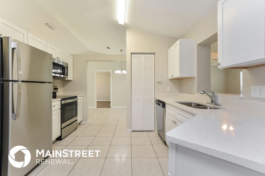 Building Photo - 1679 April Ave