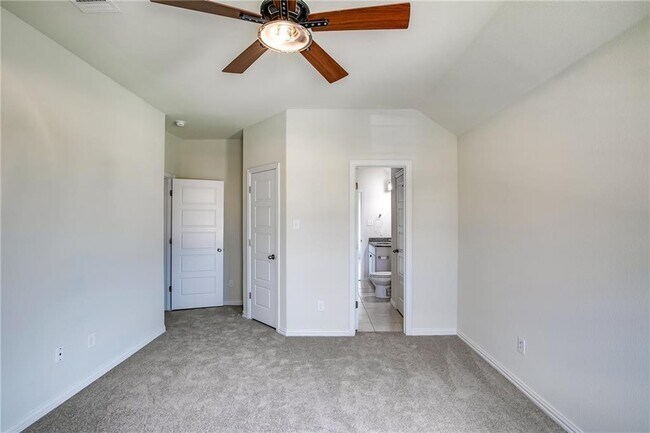 Building Photo - 226 Hot Spring Valley