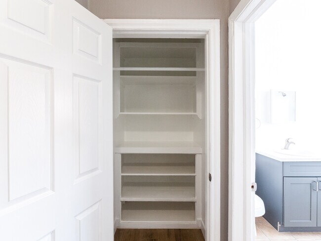 Building Photo - 209 N Berendo St